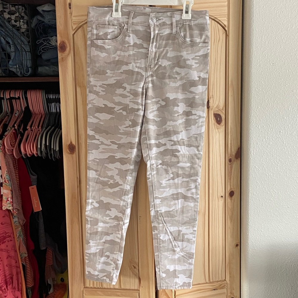 Levi skinny crop